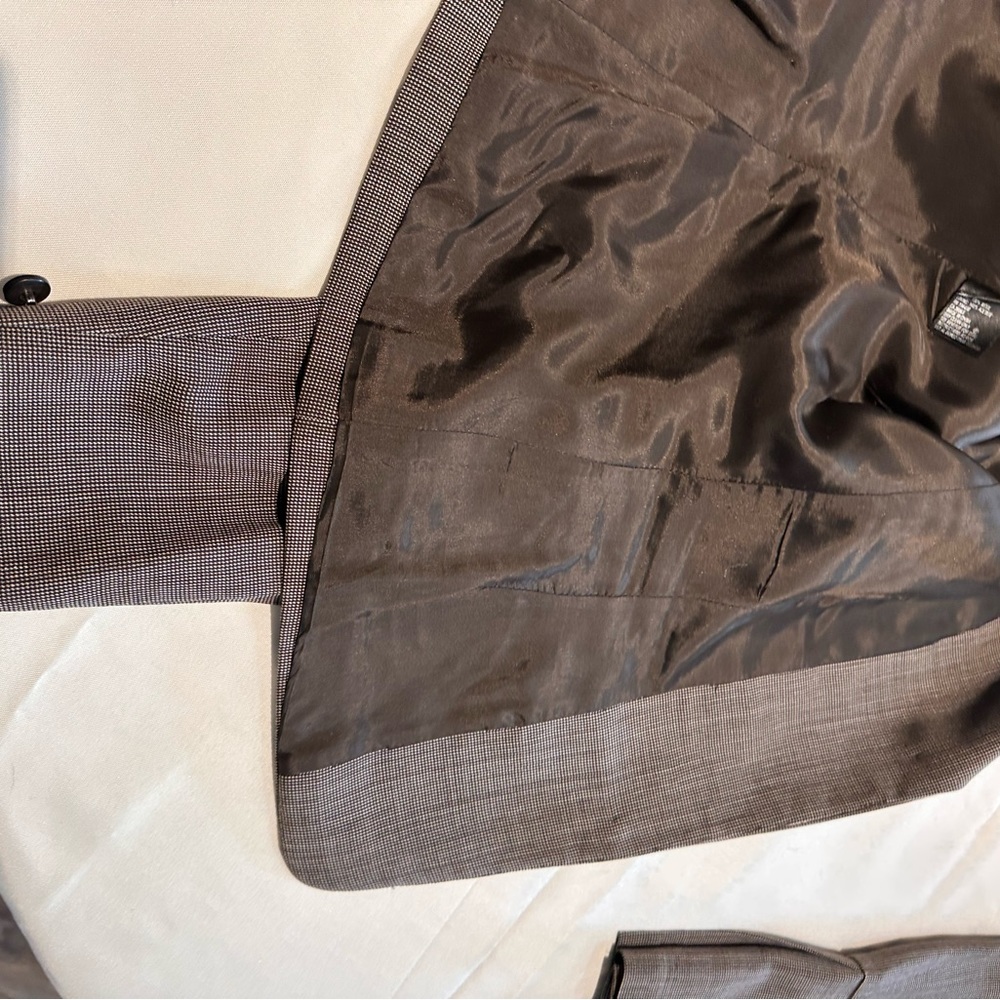 Suit - Picture 7 of 11